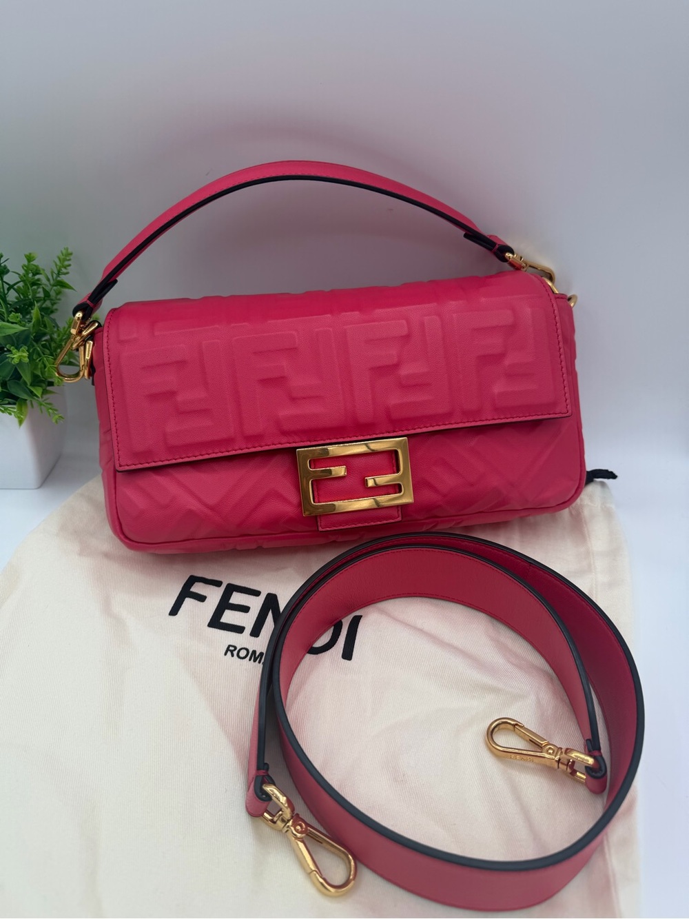 Fendi baguette FF pink embossed medium shoulder bag 🔥
